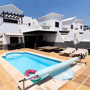  Villa Beautiful And Luxurious With Heated Pool And Free Wi-fi In Playa Blanca. Spain